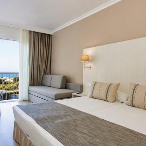  Twin Room with Sea View without balcony - Water Park Access Included (2 Adults + 2 Children)