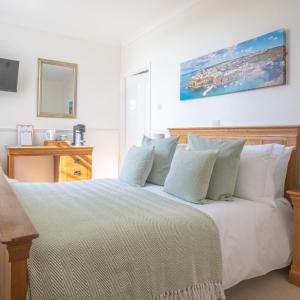  Double Room with Partial Sea View