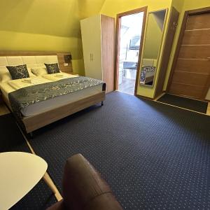 Deluxe Double Room with Shower