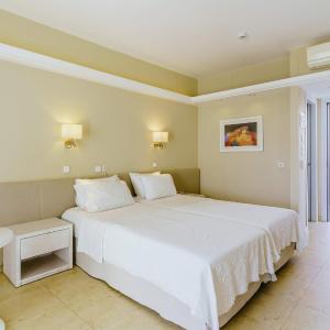 Double or Twin Room with Sea View
