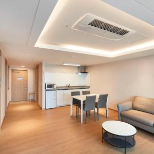 Premier Suite with Yacht for 2 People