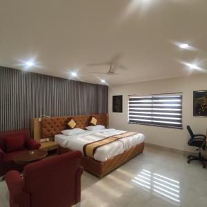Suite with Pool View
