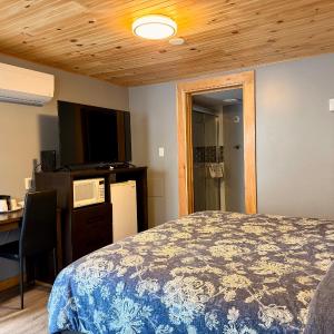 Deluxe King Suite