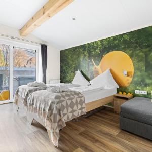 "Yellow Snail" - Glamping Lodge