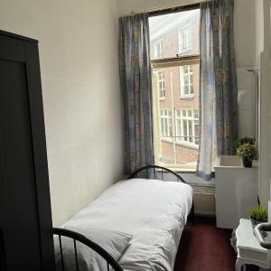 Single Room with Shared Bathroom