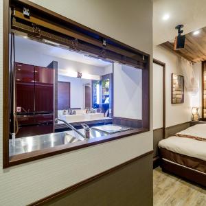 Royal Twin - Non-Smoking - Kitchen Included - Complimentary Club Lounge Access