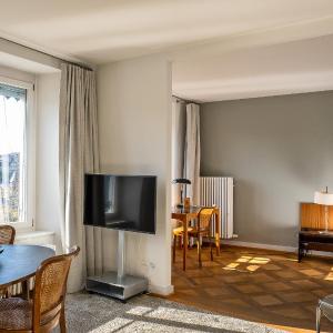 Junior Suite  with View to Rhine River