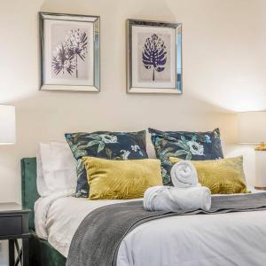 Deluxe One-Bedroom Apartment