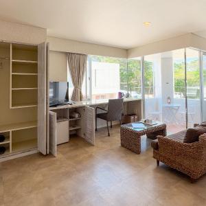 Triple Room with Terrace and Mountain View