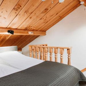 Farm Lodge