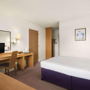 Double Room with One Double and One Single Bed - Lake View - Non-Smoking