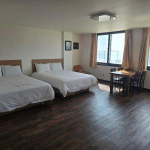 Double or Twin Room with Sea View