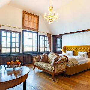 Suite with Lake View