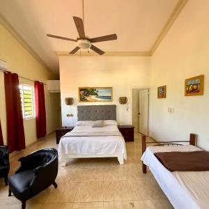 Deluxe Room (2 Adults + 1 Child)