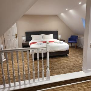 Deluxe Double Suite with Bath