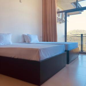 Deluxe Double or Twin Room with Mountain View