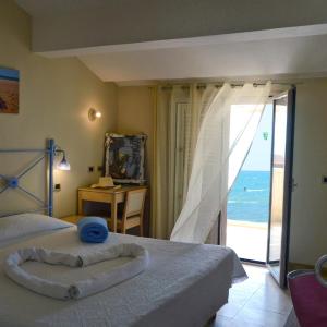 Double Room with Balcony and Sea View