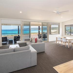 Executive 2 Bedroom Apartment Ocean View upstairs
