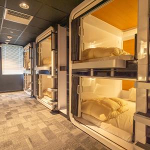 Single Bed in Mixed Dormitory Room