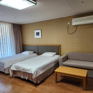 Oak Twin Bed Room