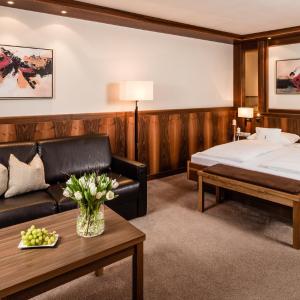 Suite with Balcony and Mountain View