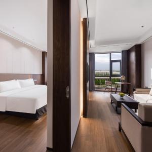 One-Bedroom Suite with Extra Floor Space