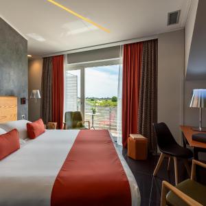 Junior Suite with Pool View