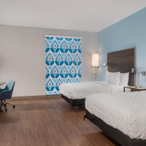 Queen Room with Two Queen Beds - Hearing Access