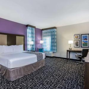 King Room with Roll-In Shower - Mobility/Hearing Accessible - Non-Smoking