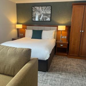Standard Queen Room with Single Sofa Bed