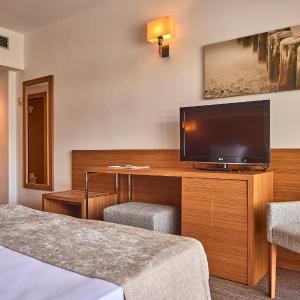 Twin Room with Balcony and side Sea View 
