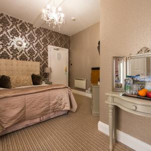 Classic Double Room with Bath