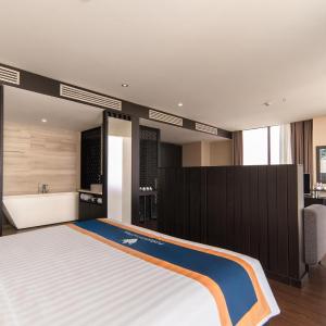 Poseidon Suite