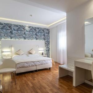 Triple Room with Terrace and Sea View