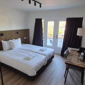 Twin Room with Balcony