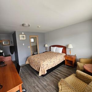 Queen Room - Non-Smoking