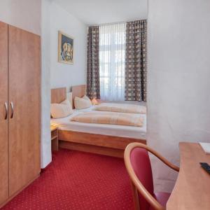 Quadruple Room with Private Bathroom