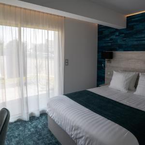 Deluxe Room (2 Adults + 1 Child)