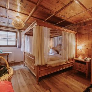 Honeymoon Suite