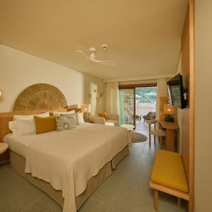 Deluxe Room with Mountain View