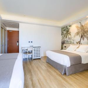 Quadruple Room with Sea View (3 Adults + 1 Child)