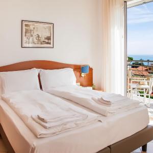 Deluxe Double Room with Balcony and Sea View