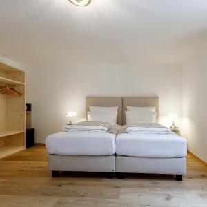 King Room with Spa Bath