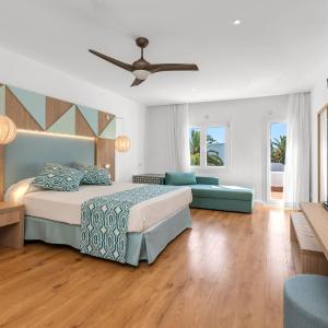 Quadruple Room (2 Adults + 2 Children)
