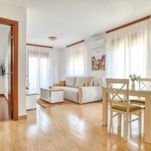 Deluxe One-Bedroom Apartment with Sea View