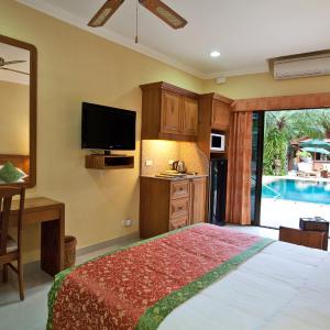Superior Studio with pool view 