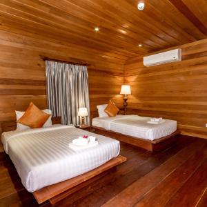 Deluxe Triple Room with Balcony - Free Pickup