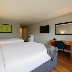 Deluxe Queen Room with Two Queen Beds