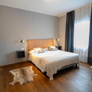 Three-Bedroom Deluxe Apartment