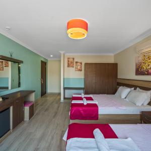 Standard Triple Room with Sea View